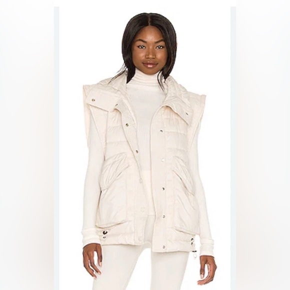 Toast Society NWT Revolve‎ Juna Puffer Vest in Ivory Women's Size Small / Medium - Picture 1 of 12